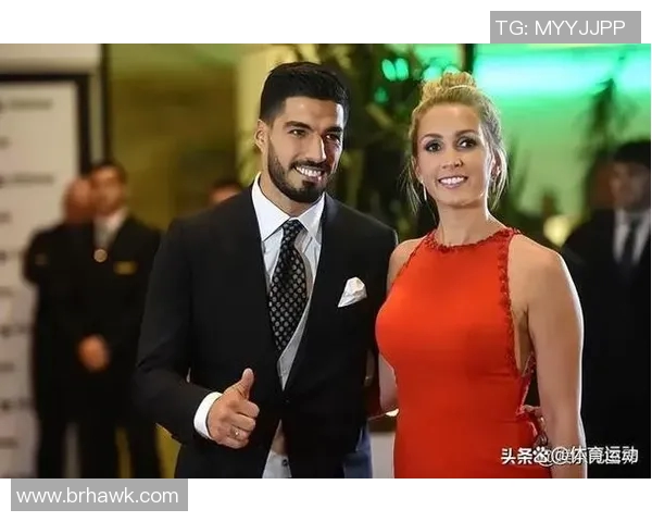 足球明星的妻子胸围惊人引发热议网友纷纷点赞称赞其身材魅力无穷