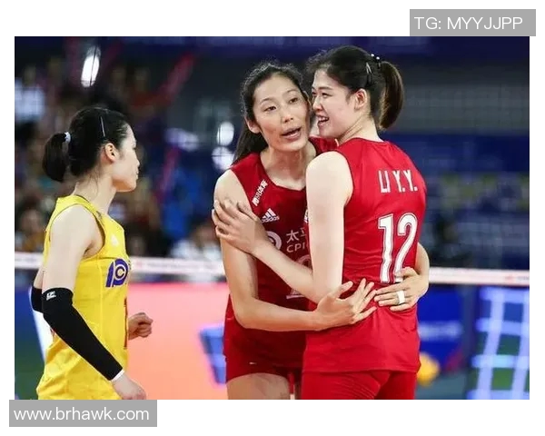 段余霜化身足球明星展现精彩技巧引发球迷热议与追捧